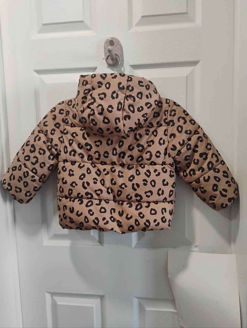 🩷 2/$27 H&M Leopard Puffer jacket 3/4T... - Picture 4 of 7